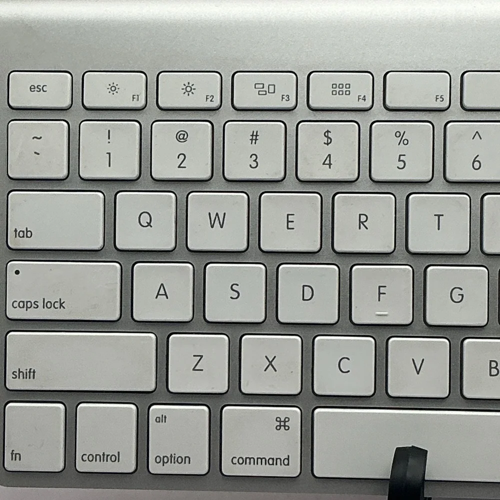 Apple Wireless Keyboard A1314 Silver Aluminum White Keys MC184LL/B Bluetooth